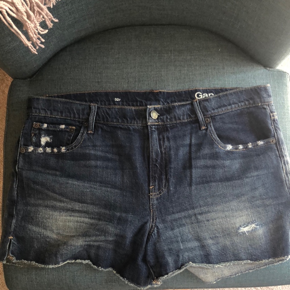 Gap 1969 denim shorts.